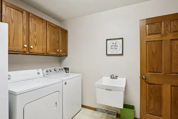 $749,900 | 978 North Dewey Avenue, Jefferson, WI 53549