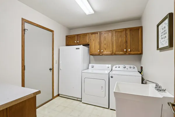 $749,900 | 978 North Dewey Avenue, Jefferson, WI 53549