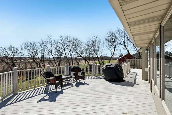 $749,900 | 978 North Dewey Avenue, Jefferson, WI 53549