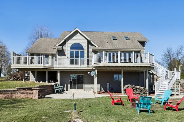 $749,900 | 978 North Dewey Avenue, Jefferson, WI 53549