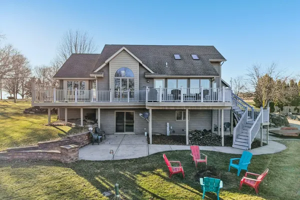 $749,900 | 978 North Dewey Avenue, Jefferson, WI 53549