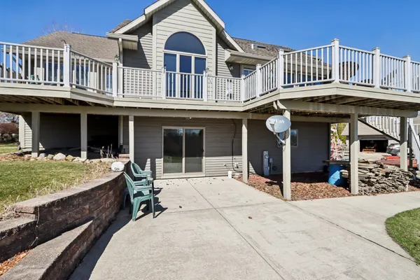 $749,900 | 978 North Dewey Avenue, Jefferson, WI 53549