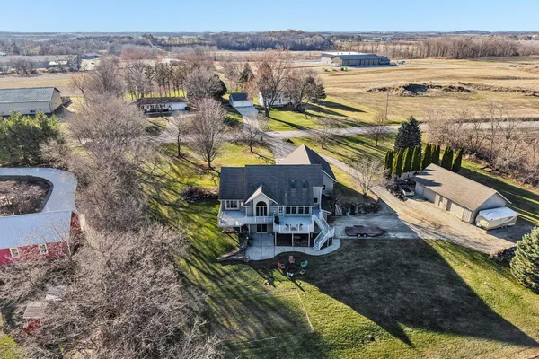 $749,900 | 978 North Dewey Avenue, Jefferson, WI 53549