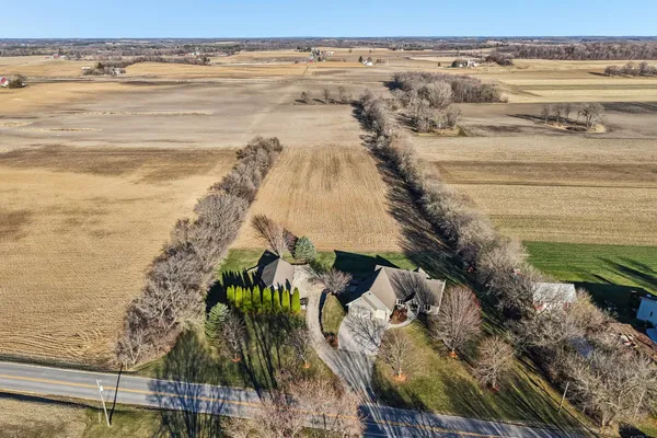 $749,900 | 978 North Dewey Avenue, Jefferson, WI 53549