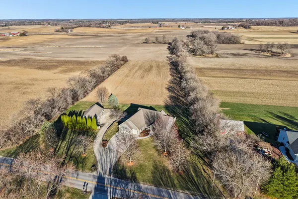 $749,900 | 978 North Dewey Avenue, Jefferson, WI 53549