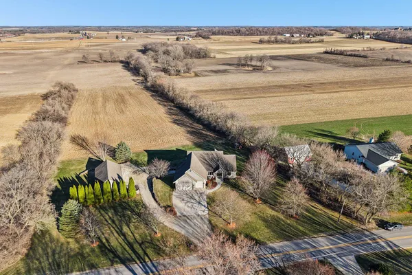 $749,900 | 978 North Dewey Avenue, Jefferson, WI 53549