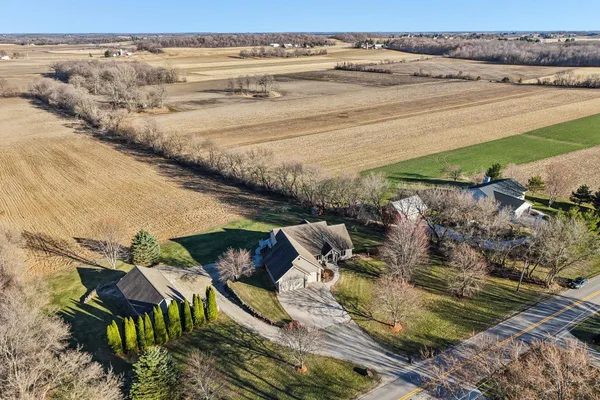 $749,900 | 978 North Dewey Avenue, Jefferson, WI 53549