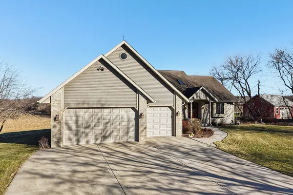 $749,900 | 978 North Dewey Avenue, Jefferson, WI 53549