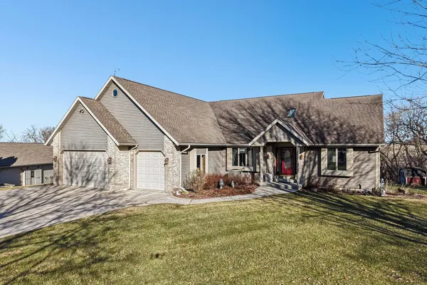 $749,900 | 978 North Dewey Avenue, Jefferson, WI 53549