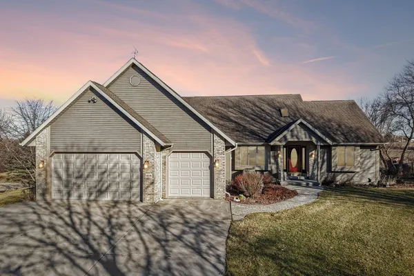 $749,900 | 978 North Dewey Avenue, Jefferson, WI 53549