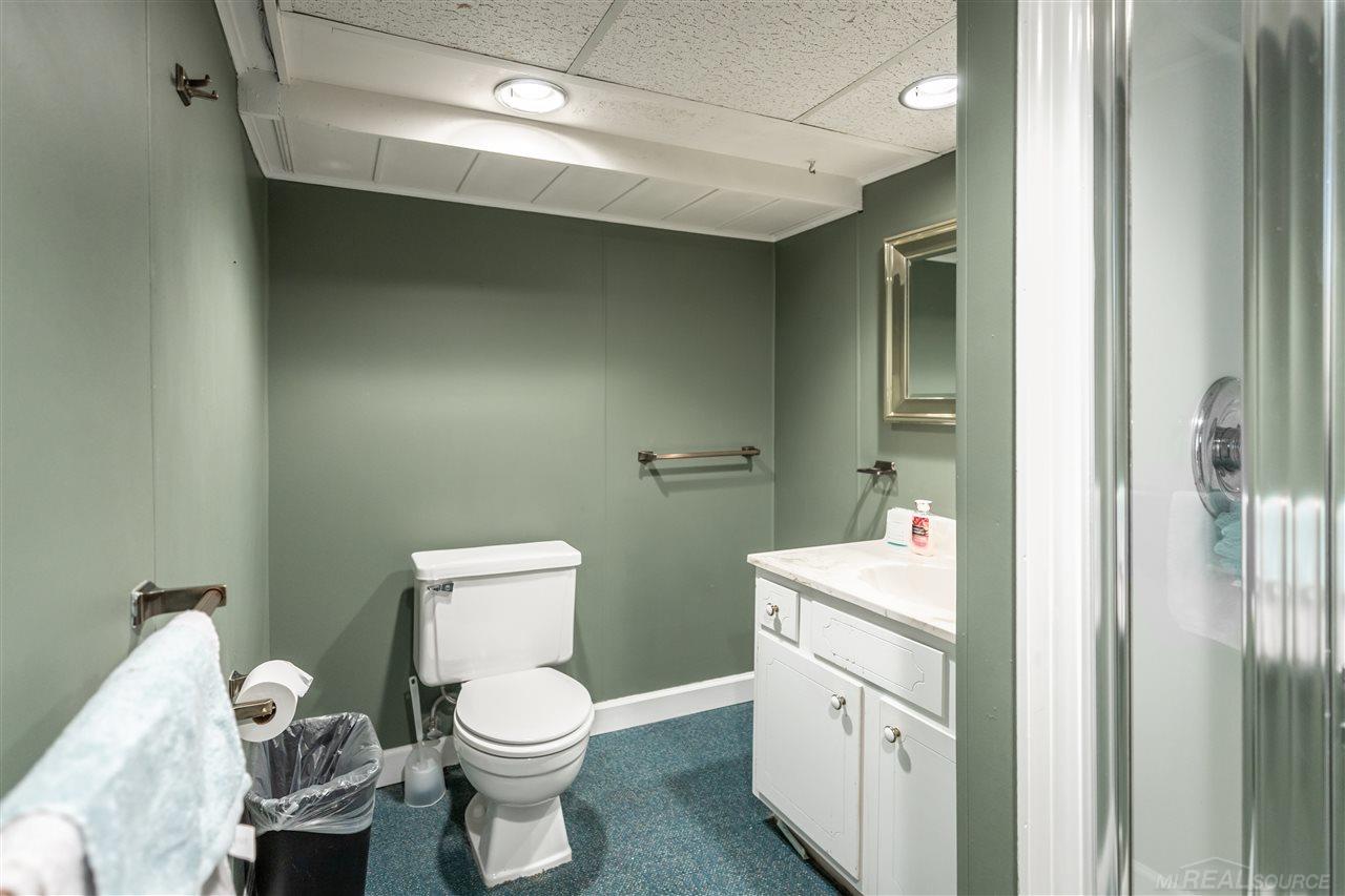 1662 Newcastle Road Grosse Pointe, MI 48236 - Photo 27 of 34 Basement full bath
