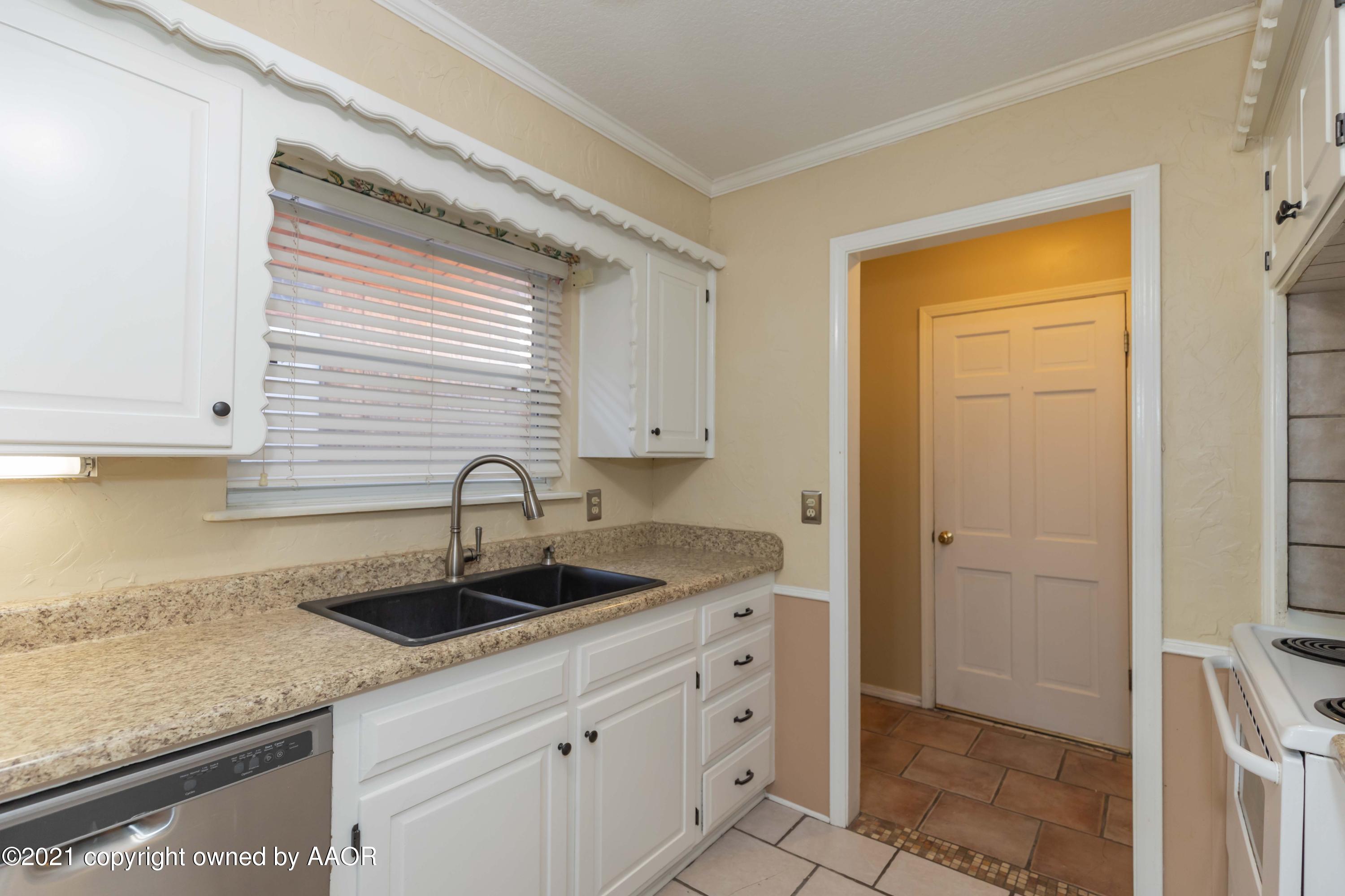 7106 Dreyfuss Road Amarillo, TX 79106 - Photo 17 of 51 KITCHEN