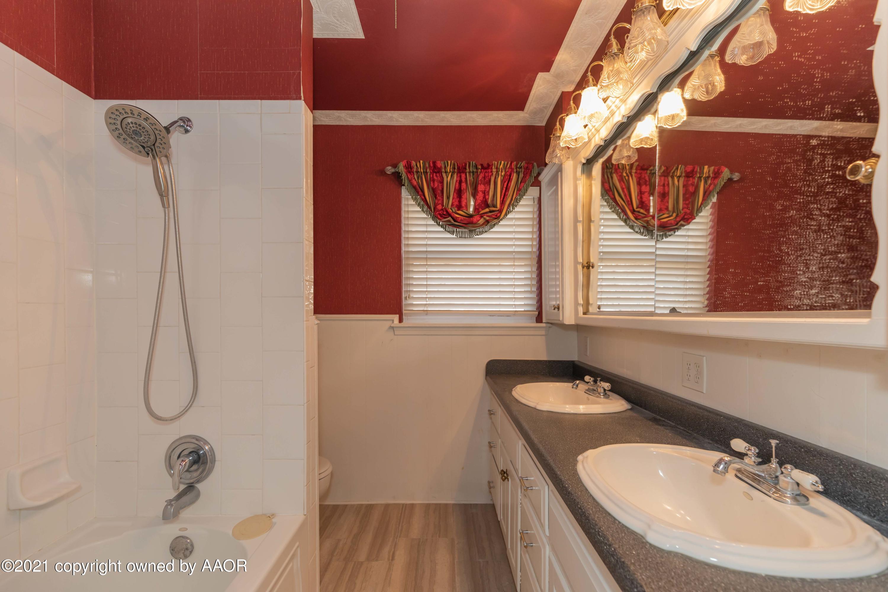 7106 Dreyfuss Road Amarillo, TX 79106 - Photo 34 of 51 BATHROOM 2 VIEW 1