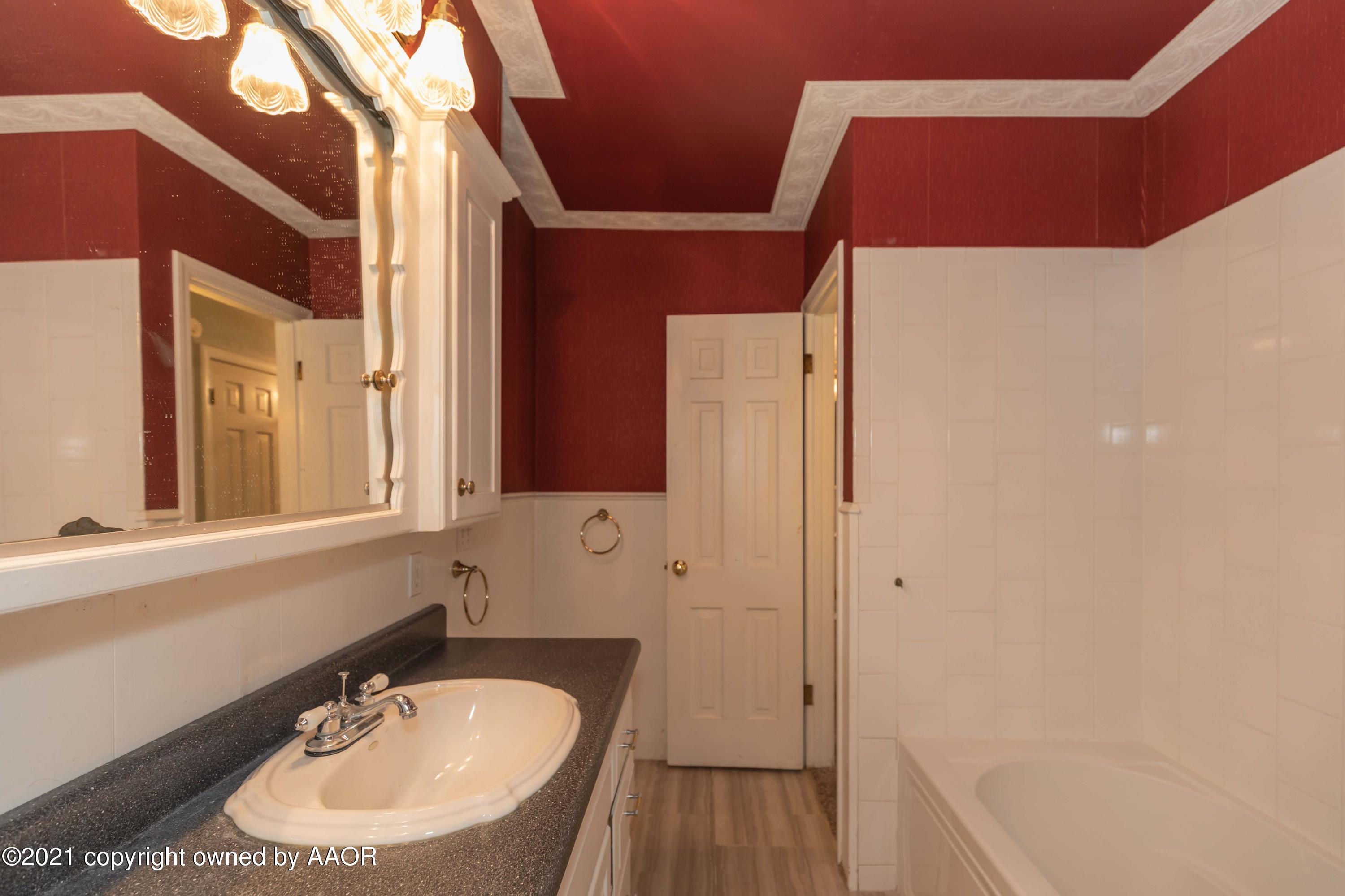 7106 Dreyfuss Road Amarillo, TX 79106 - Photo 35 of 51 BATHROOM 2 VIEW 2