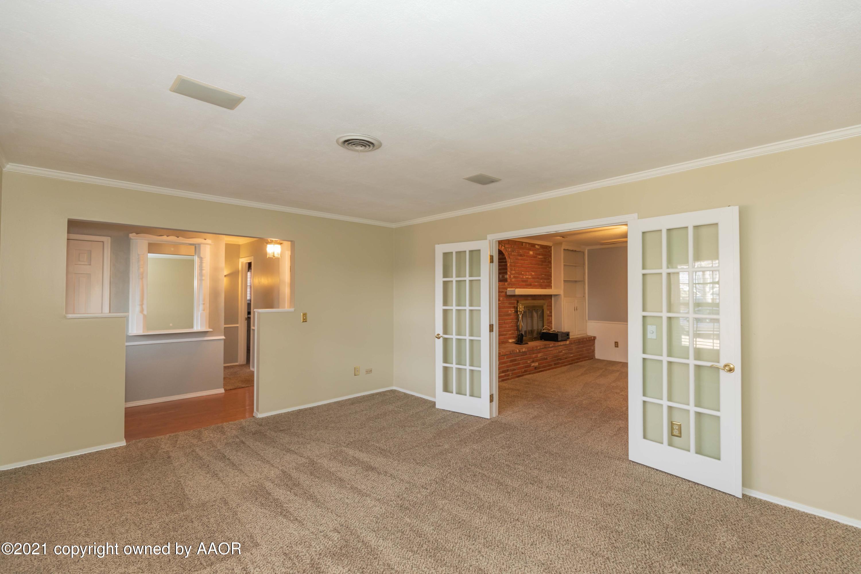 7106 Dreyfuss Road Amarillo, TX 79106 - Photo 6 of 51 Front Living Room