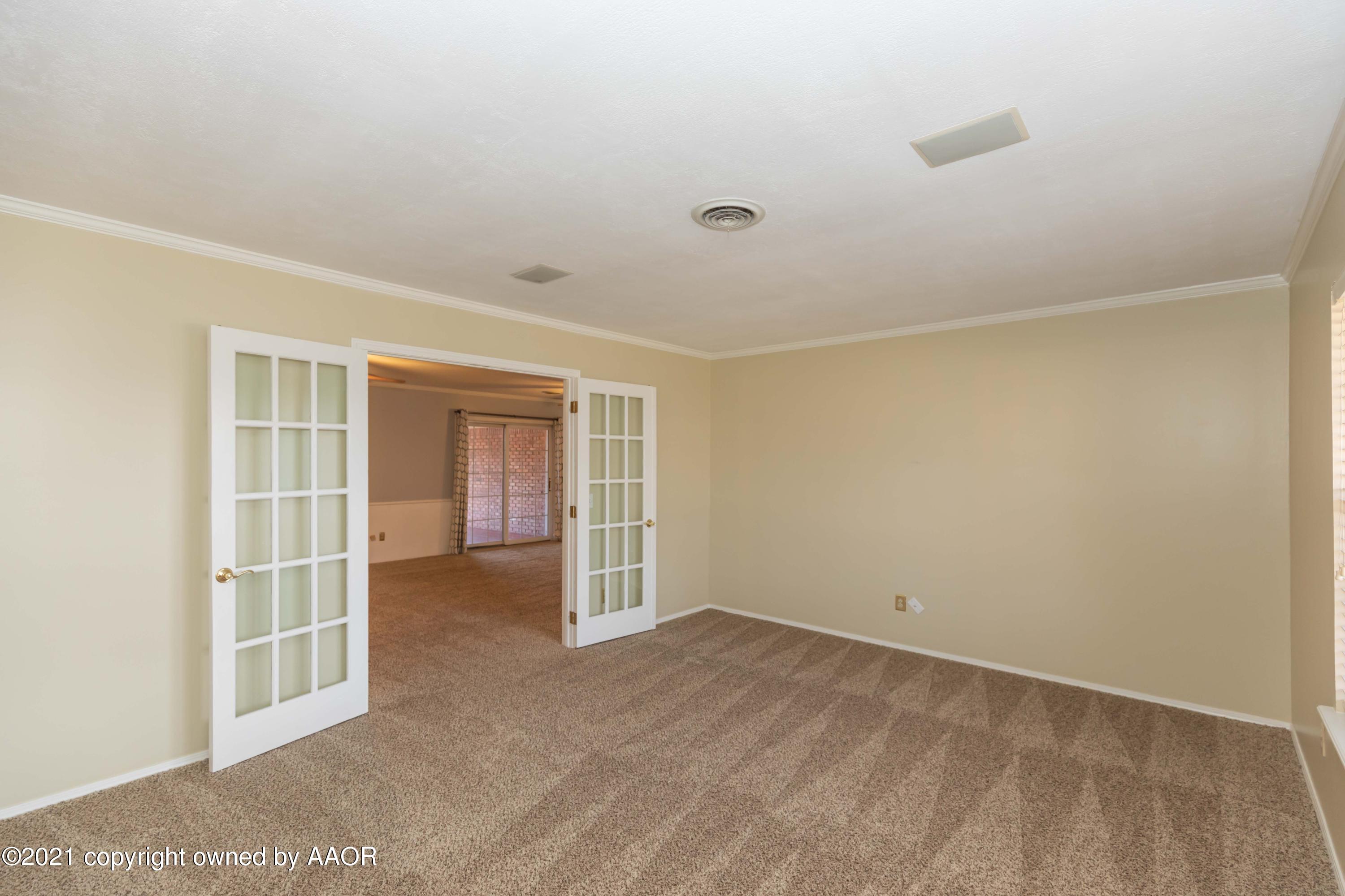 7106 Dreyfuss Road Amarillo, TX 79106 - Photo 7 of 51 LIVING ROOM