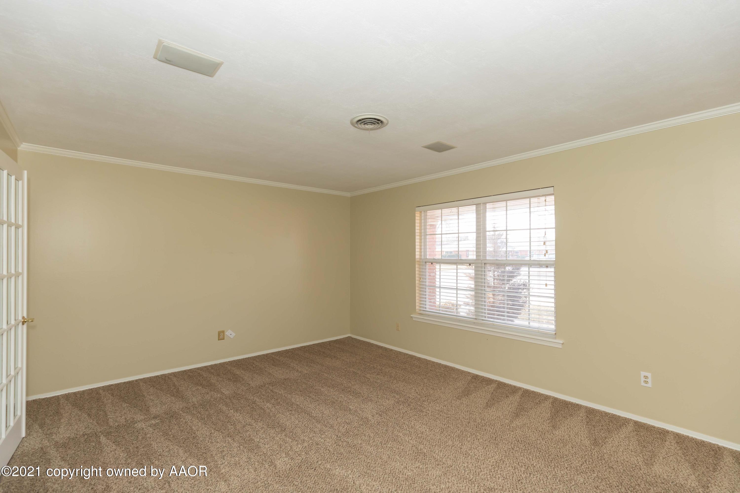 7106 Dreyfuss Road Amarillo, TX 79106 - Photo 8 of 51 LIVING ROOM