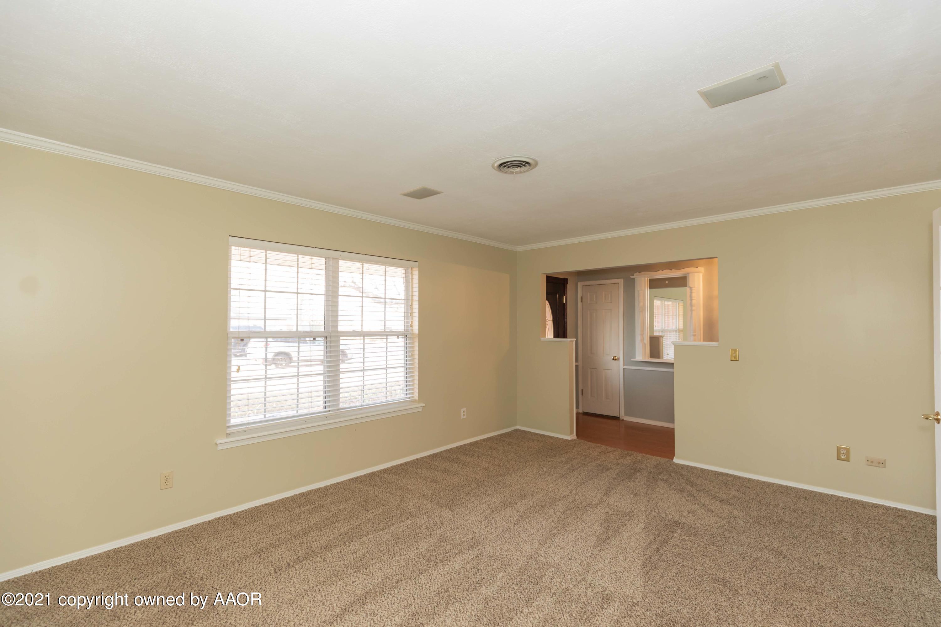 7106 Dreyfuss Road Amarillo, TX 79106 - Photo 9 of 51 LIVING ROOM