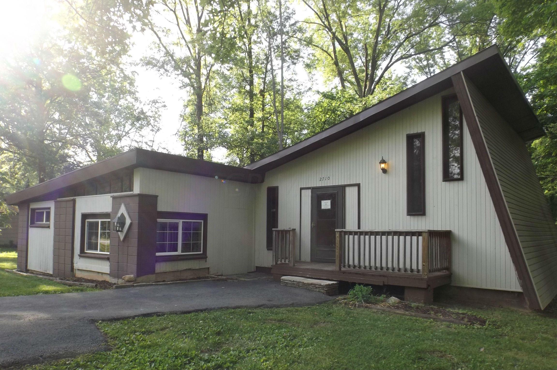 2710 Abington Road Columbus, OH 43231 - Photo 1 of 8 Gallery Image 1