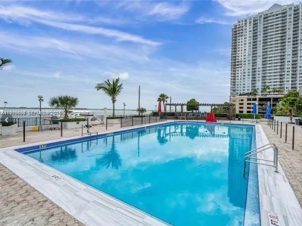 $3,300 | 999 Brickell Bay Drive, Unit 1408, Miami, FL 33131