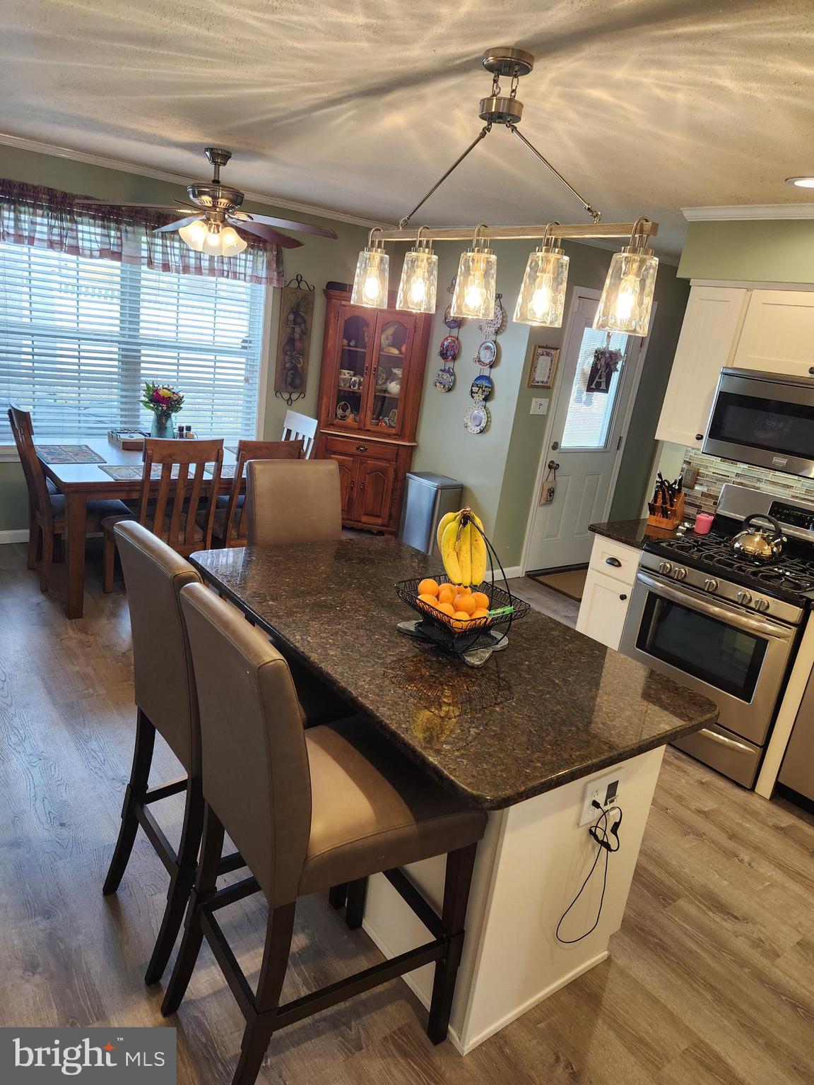 5 Cross Hill Road Sicklerville, NJ 08081 - Photo 2 of 32 Eat-in kitchen with ex-large island