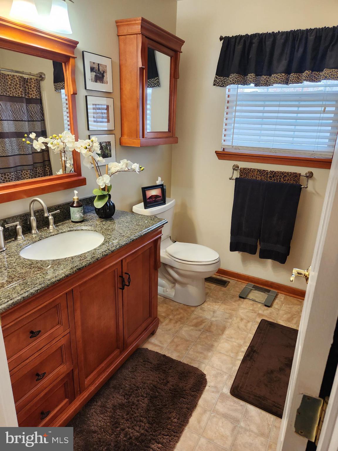 5 Cross Hill Road Sicklerville, NJ 08081 - Photo 21 of 32 Hallway Bath