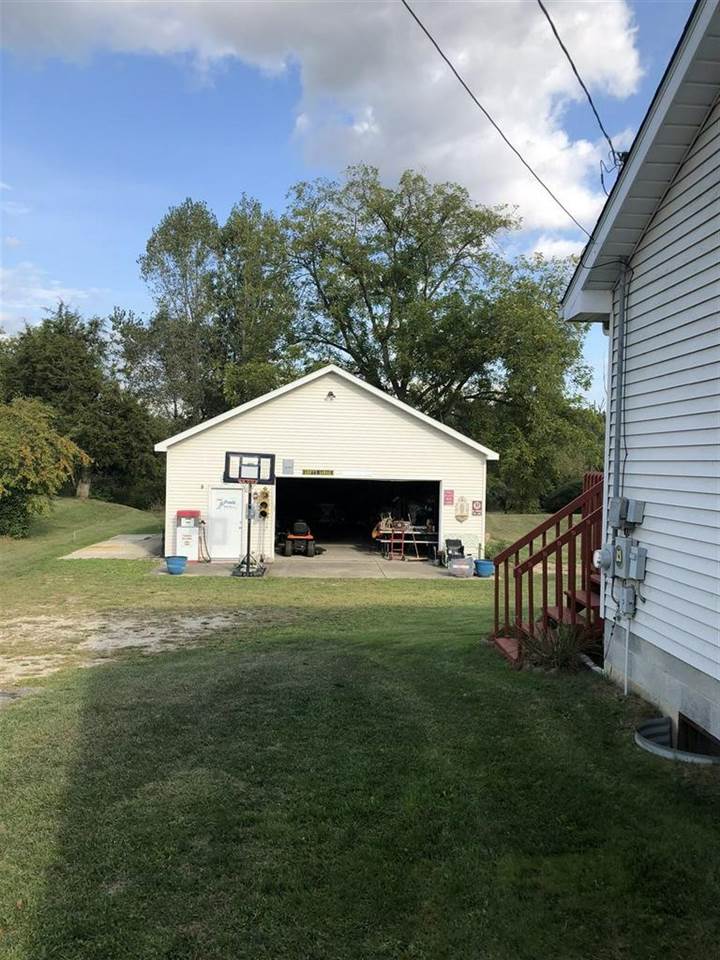 2773 Pinckney Road Howell, MI 48843 - Photo 29 of 52 21507910-28.JPG