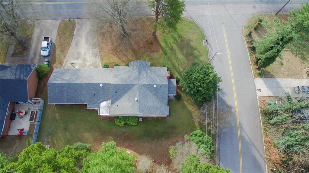 416 Rockspring Road High Point, NC 27262 - Photo 6 of 29 Gallery Image 6