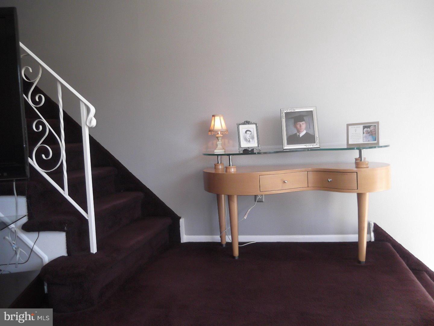 10727 Philcrest Road Philadelphia, PA 19154 - Photo 2 of 19 Living Room