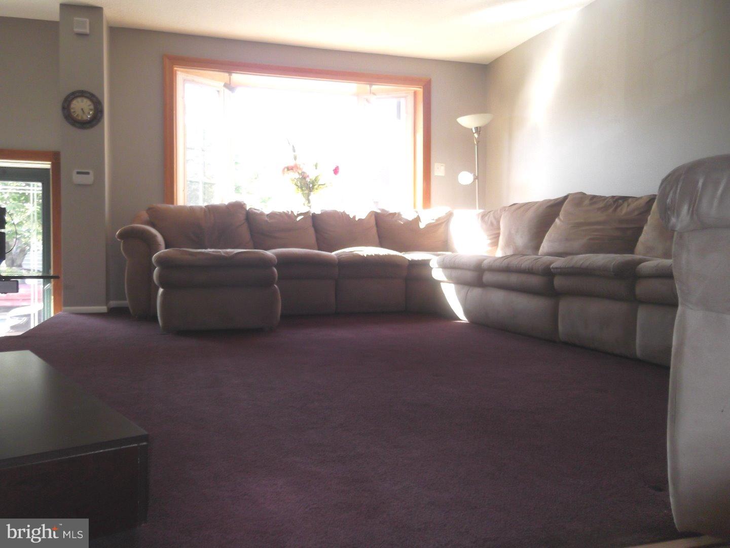 10727 Philcrest Road Philadelphia, PA 19154 - Photo 3 of 19 Living Room
