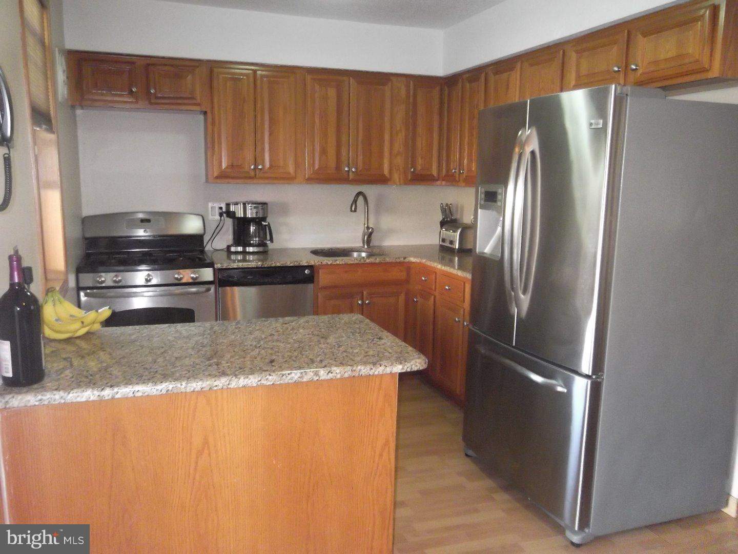 10727 Philcrest Road Philadelphia, PA 19154 - Photo 6 of 19 Kitchen