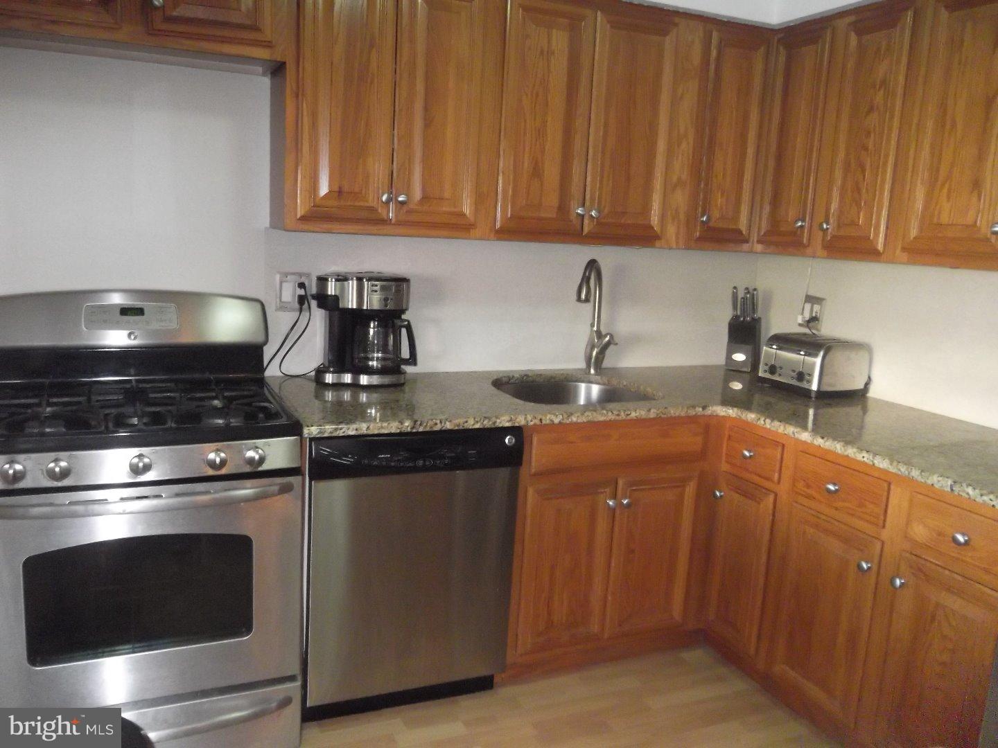 10727 Philcrest Road Philadelphia, PA 19154 - Photo 7 of 19 Kitchen