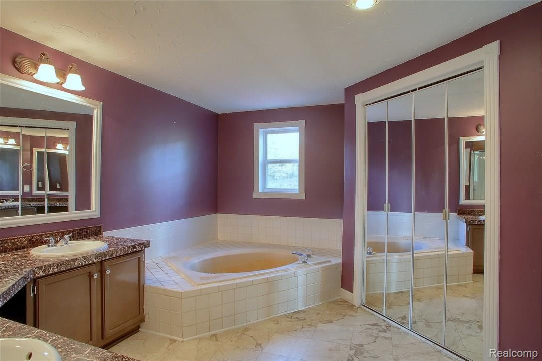 3416 North Mill Road Dryden, MI 48428 - Photo 10 of 29 Luxury master bath!