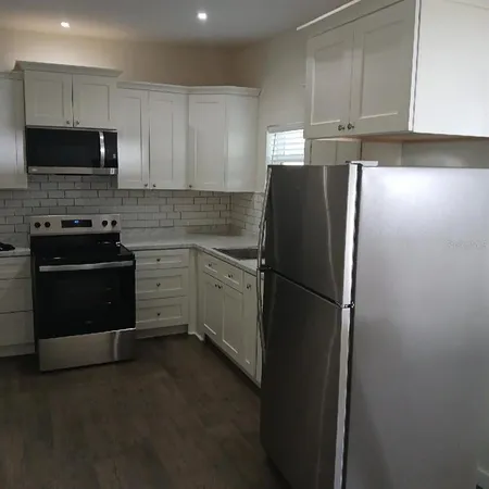 $1,300 | 212 Broad Street, Unit 17, Masaryktown, FL 34604
