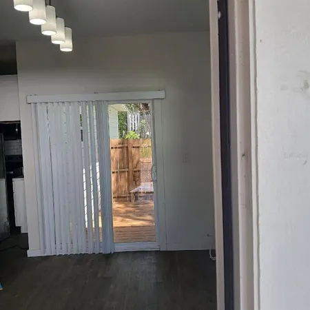 $1,300 | 212 Broad Street, Unit 17, Masaryktown, FL 34604