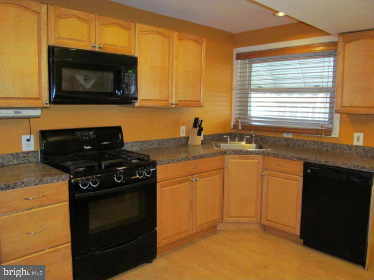 1939 Carter Road Folcroft, PA 19032 - Photo 1 of 16 Kitchen