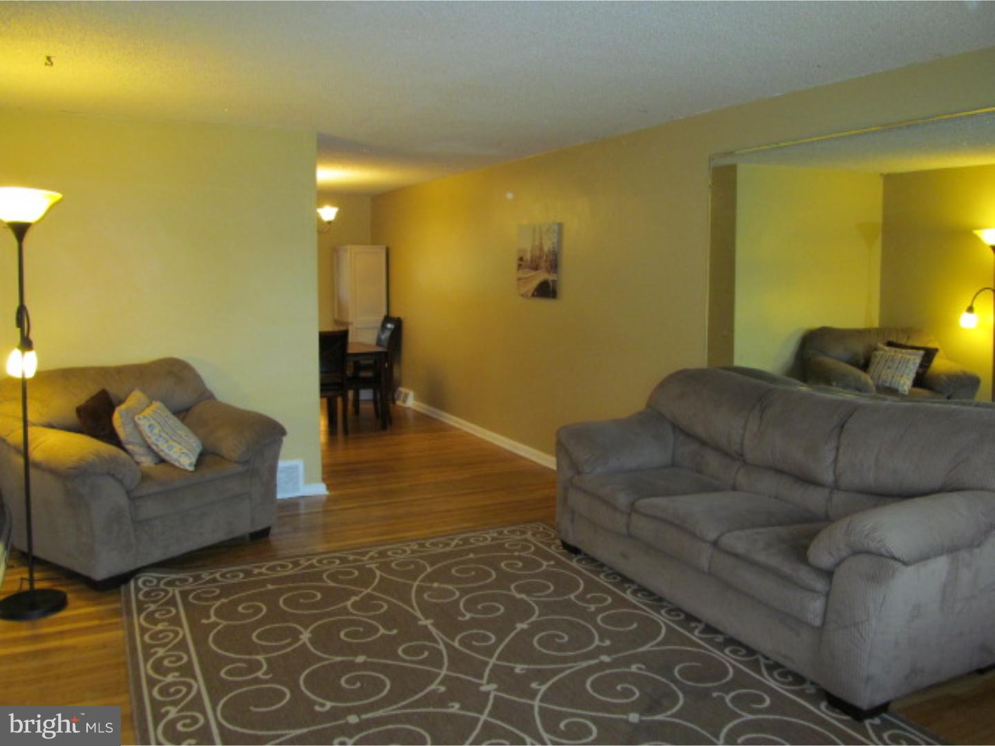 1939 Carter Road Folcroft, PA 19032 - Photo 4 of 16 Living Room