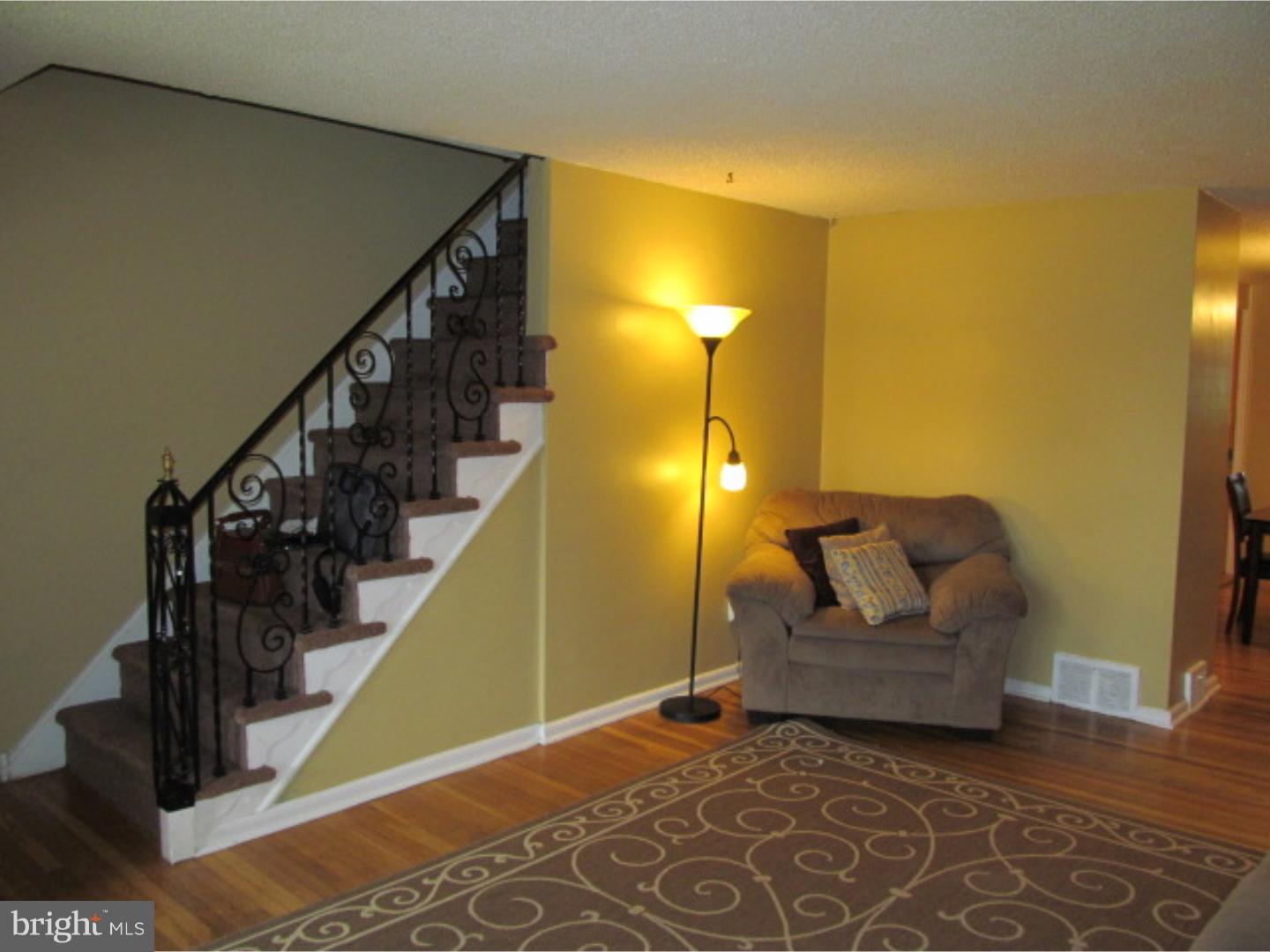 1939 Carter Road Folcroft, PA 19032 - Photo 5 of 16 Living Room