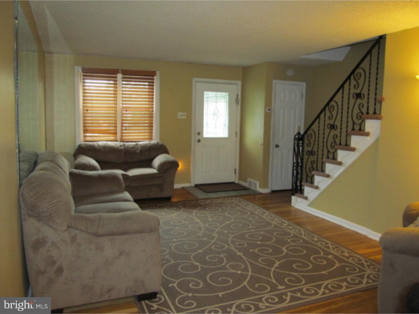 1939 Carter Road Folcroft, PA 19032 - Photo 6 of 16 Living Room