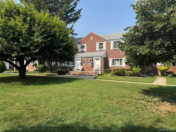 $360,000 | 260-38 73rd Avenue, Unit B1 | Glen Oaks