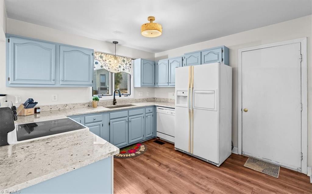 419 Chester Woods Court High Point, NC 27262 - Photo 9 of 48