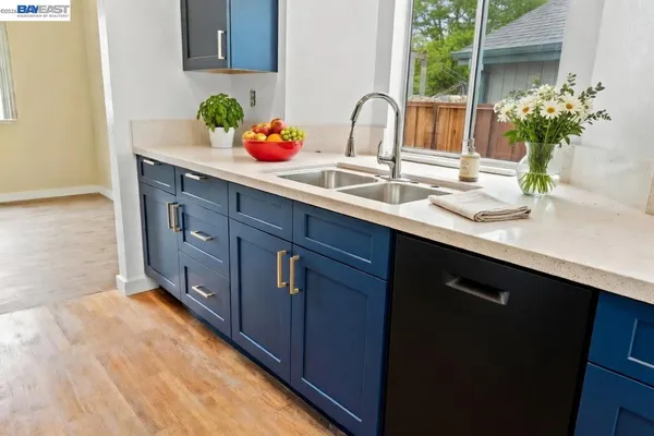 $695,000 | 104 Bridgeview Court, Crockett, CA 94525