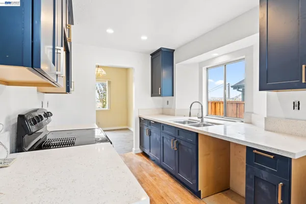 $695,000 | 104 Bridgeview Court, Crockett, CA 94525