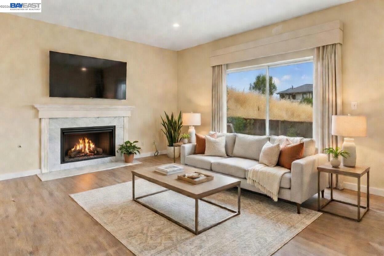 104 Bridgeview Court Crockett, CA 94525 - Photo 5 of 47 Living Room