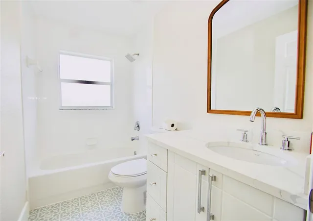 $4,400 | 244 Northwest 6th Avenue, Delray Beach, FL 33444