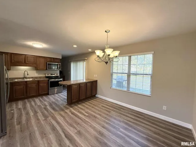 $239,900 | 12301 Blue Sky Drive, Marion, IL 62959