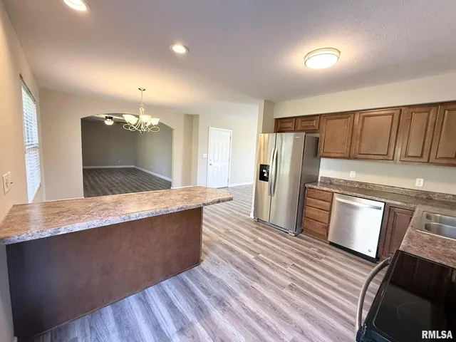 $239,900 | 12301 Blue Sky Drive, Marion, IL 62959