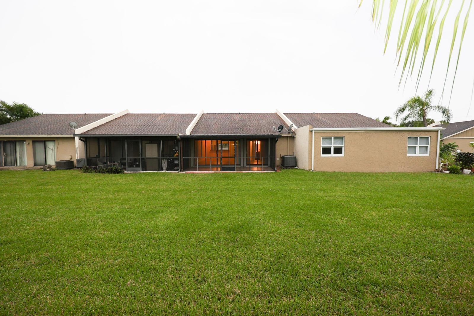 10127 Boca Bend East, Unit B2 Boca Raton, FL 33428 - Photo 5 of 39 ad066c6f-fd3e-40c8-b52f-1d40dd60708a