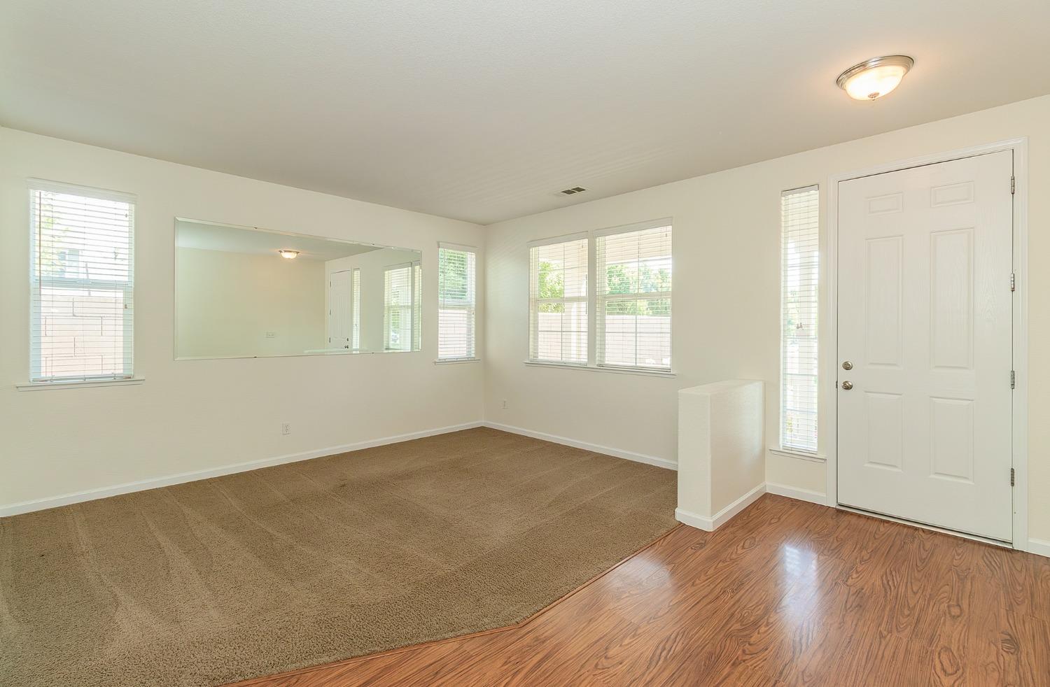 2207 Sheldon Court Reedley, CA 93654 - Photo 3 of 25 Gallery Image 3