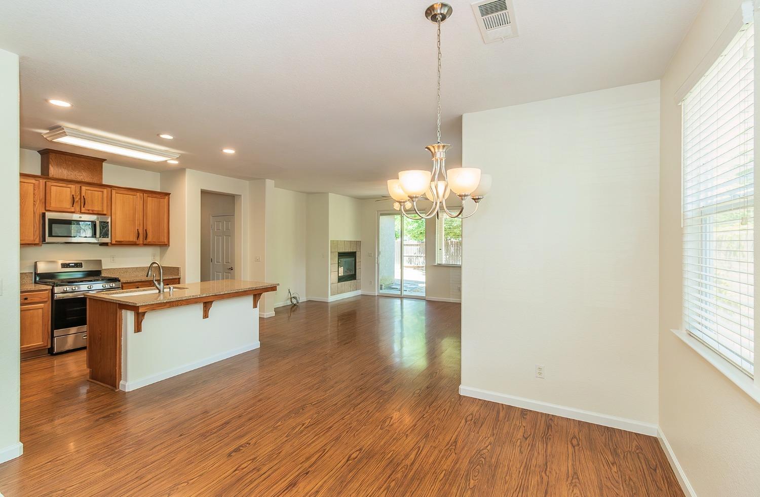 2207 Sheldon Court Reedley, CA 93654 - Photo 5 of 25 Gallery Image 5